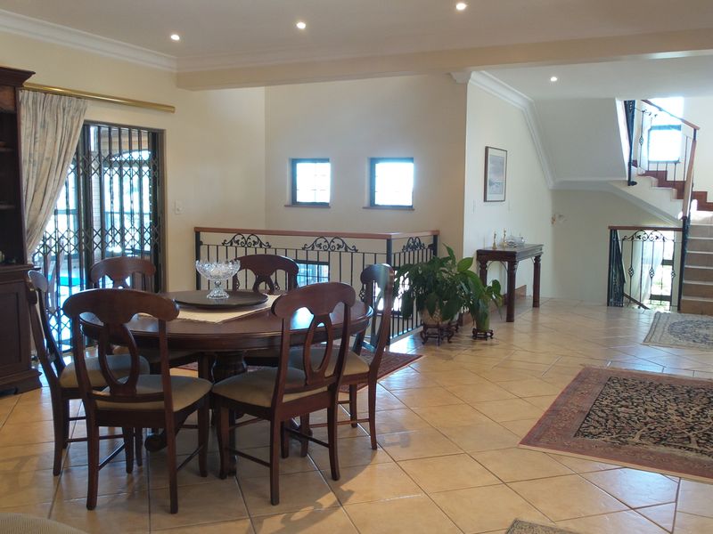 Refinement, Style, Views - Photo 4