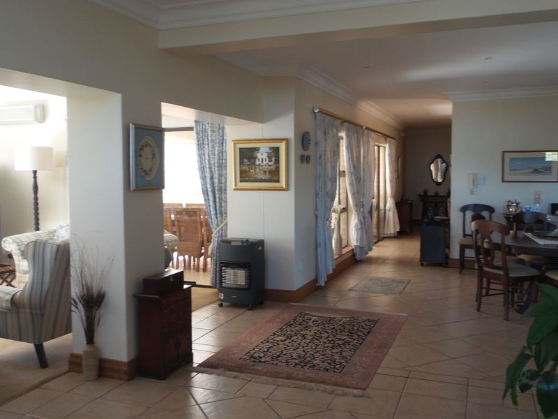 Refinement, Style, Views - Photo 5
