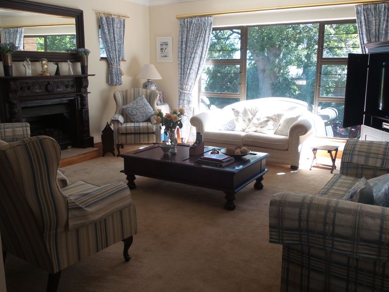 Refinement, Style, Views - Photo 7