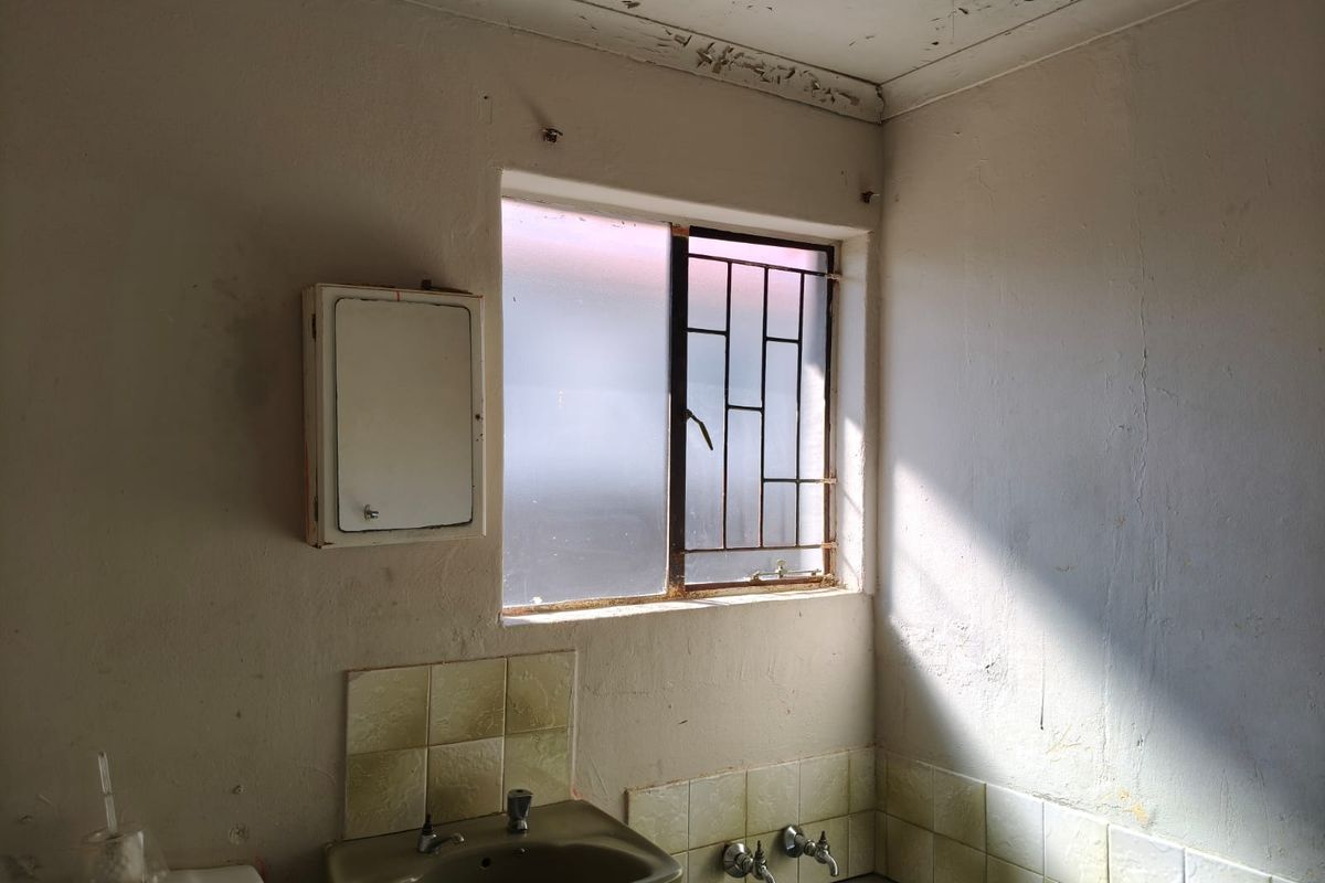 Charming 2-bedroom house for sale in Mogwase, perfect for families or investors—don’t miss out! - Photo 5