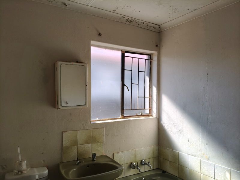 Charming 2-bedroom house for sale in Mogwase, perfect for families or investors—don’t miss out! - Photo 5