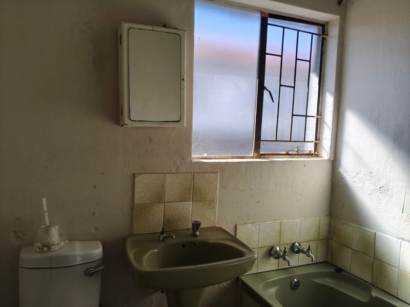 Charming 2-bedroom house for sale in Mogwase, perfect for families or investors—don’t miss out! - Photo 4