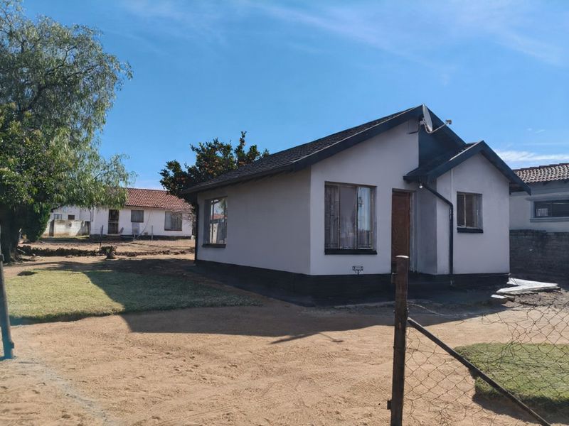 Charming 2-bedroom house for sale in Mogwase, perfect for families or investors—don’t miss out! - Photo 1