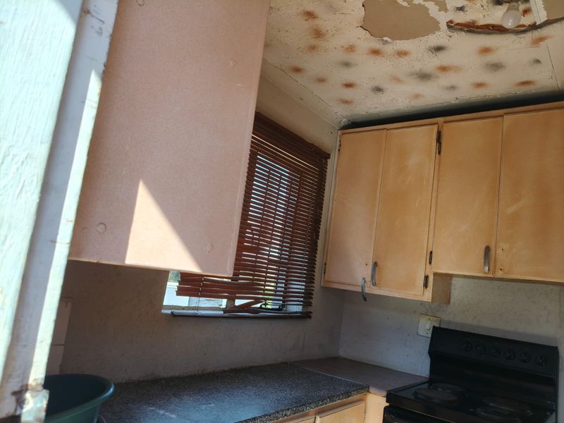 Charming 2-bedroom house for sale in Mogwase, perfect for families or investors—don’t miss out! - Photo 2