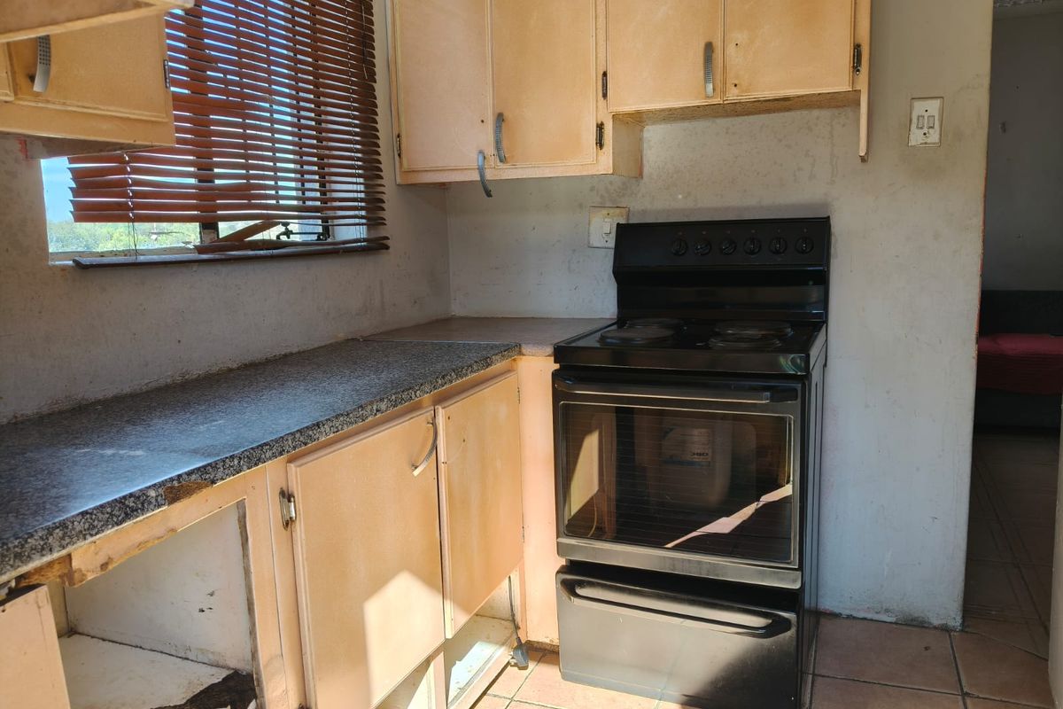 Charming 2-bedroom house for sale in Mogwase, perfect for families or investors—don’t miss out! - Photo 3