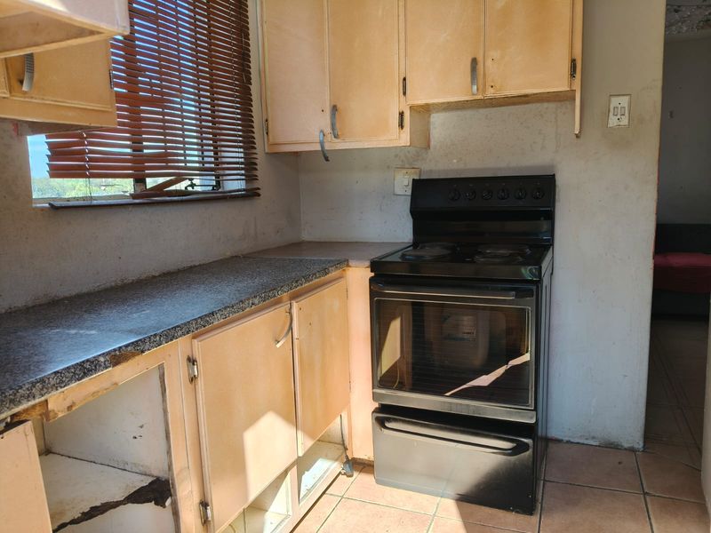 Charming 2-bedroom house for sale in Mogwase, perfect for families or investors—don’t miss out! - Photo 3