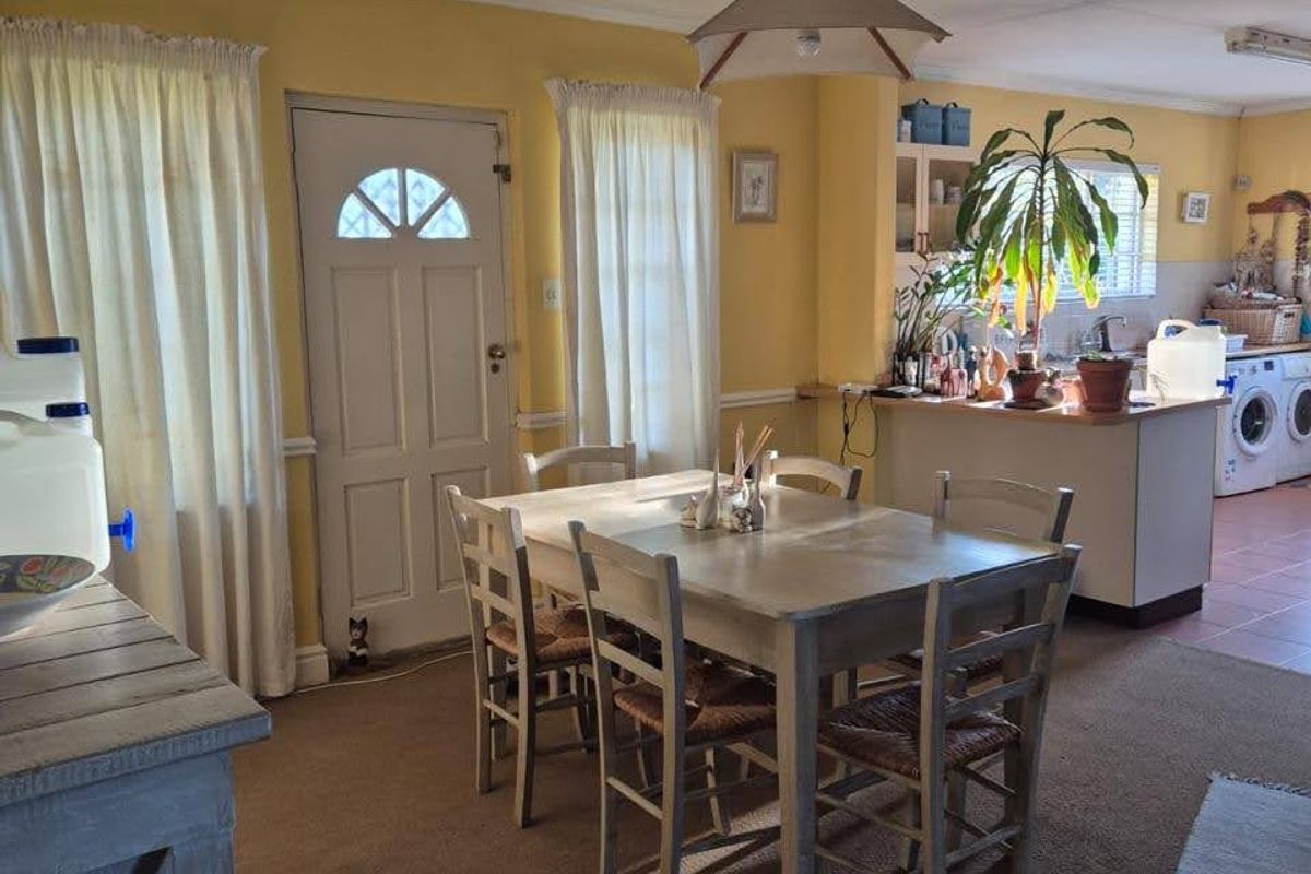 Quaint and  Secure Home in Hilton Garens - Photo 5