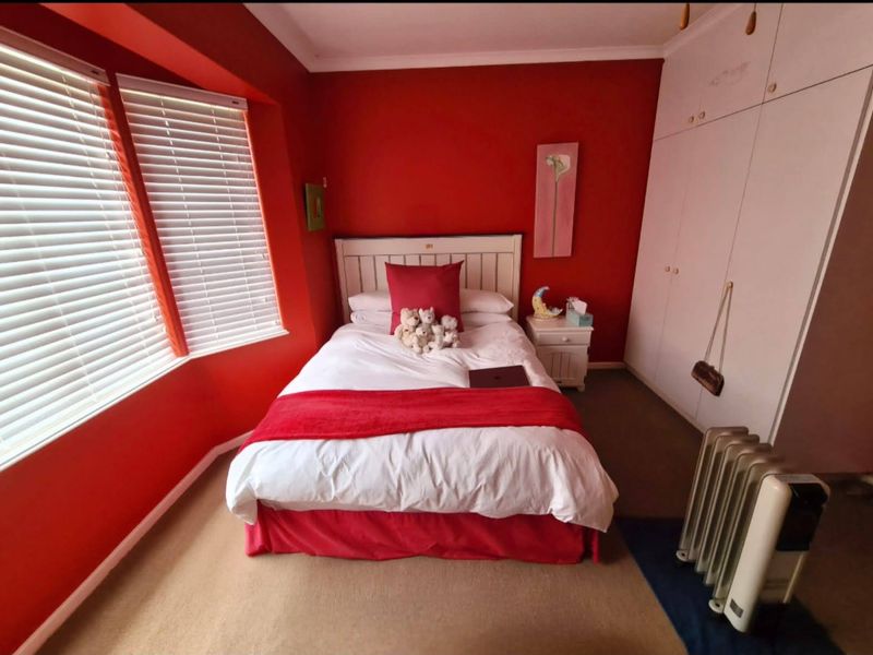 Quaint and  Secure Home in Hilton Garens - Photo 9