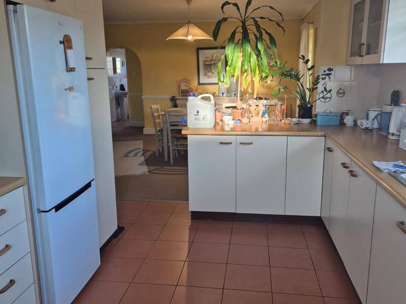 Quaint and  Secure Home in Hilton Garens - Photo 7