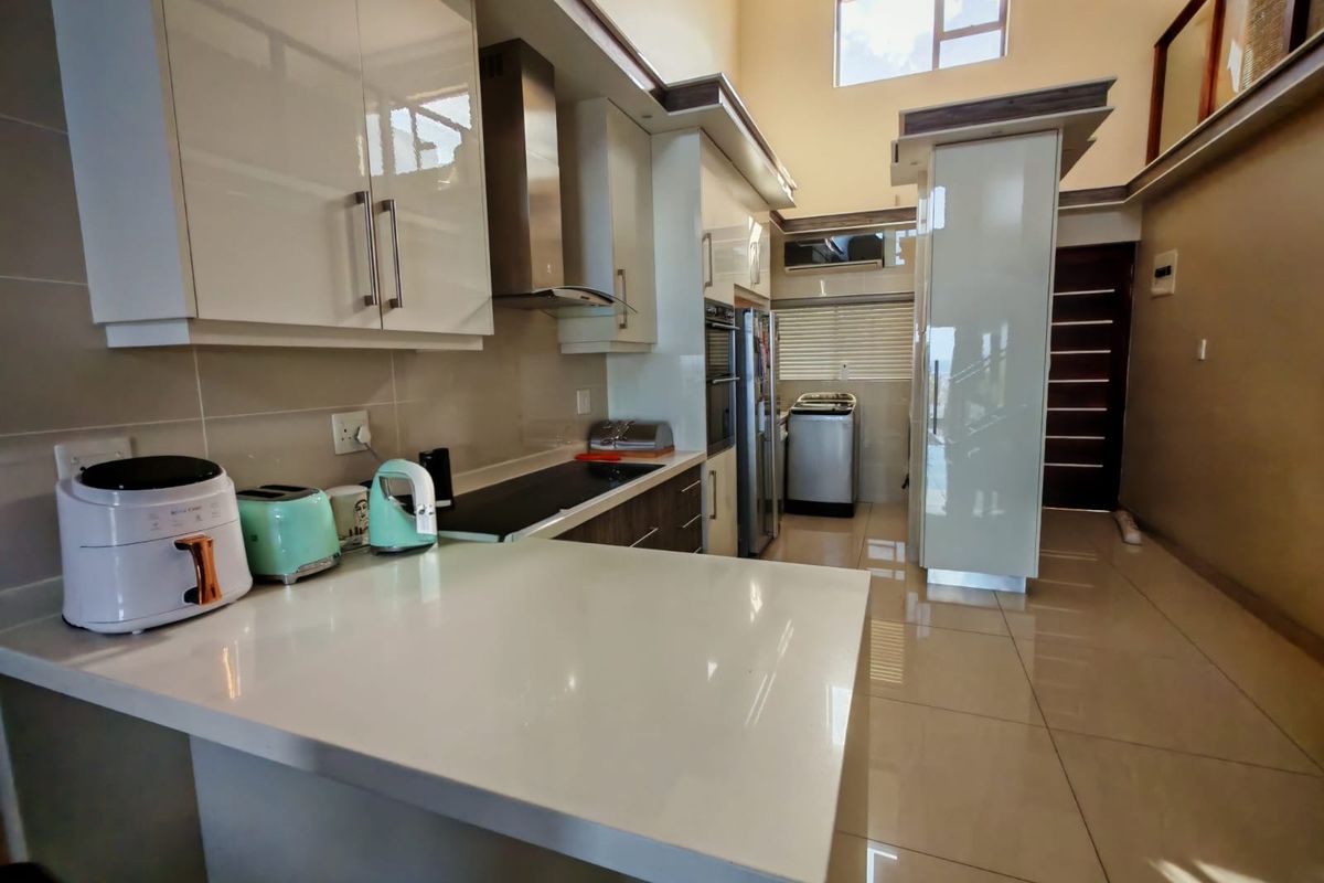Stylish Modern Ocean View Apartment in Herrwood Park, Umhlanga Rocks - Photo 2
