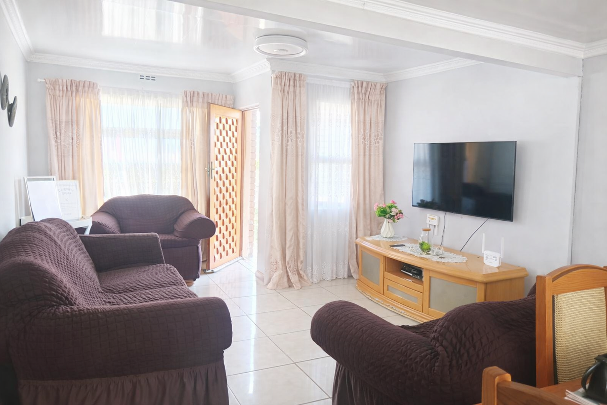 Charming 3-bedroom freestanding home in Haven Hills, East London - Photo 4
