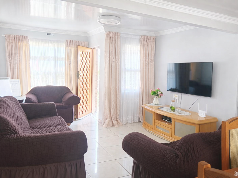 Charming 3-bedroom freestanding home in Haven Hills, East London - Photo 4