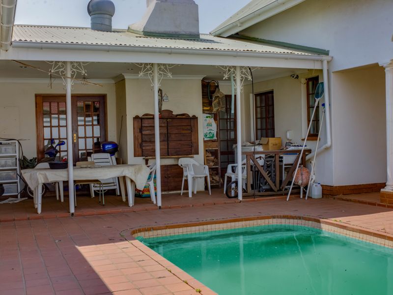 Charming Farmhouse-Style 5-Bedroom Home with Endless Features - Photo 6