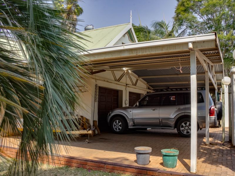 Charming Farmhouse-Style 5-Bedroom Home with Endless Features - Photo 5