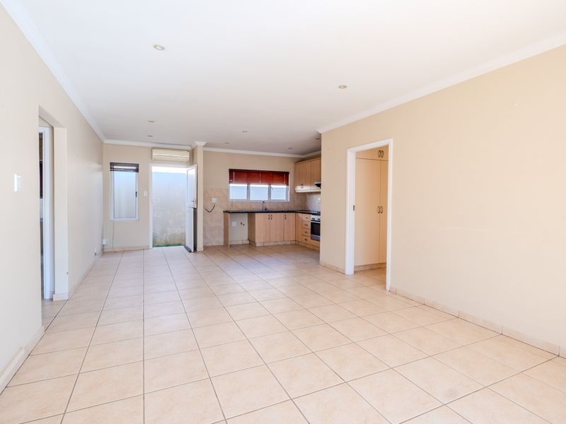 Spacious, secure living in Mount Edgecombe - Photo 4