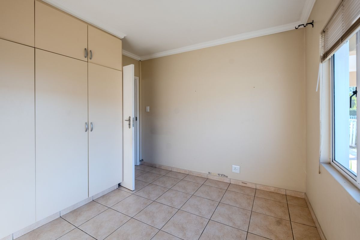 Spacious, secure living in Mount Edgecombe - Photo 5