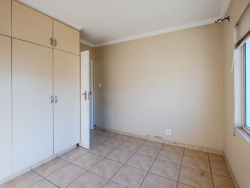 Spacious, secure living in Mount Edgecombe - Photo 5