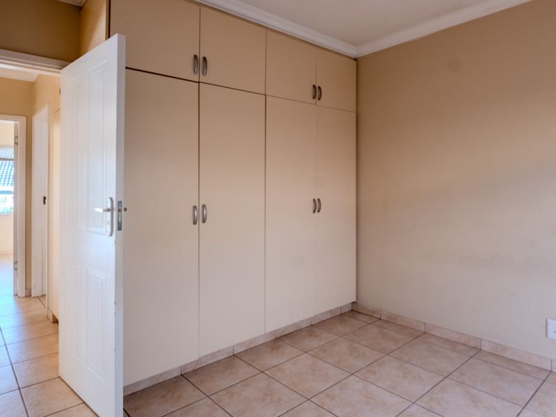 Spacious, secure living in Mount Edgecombe - Photo 10