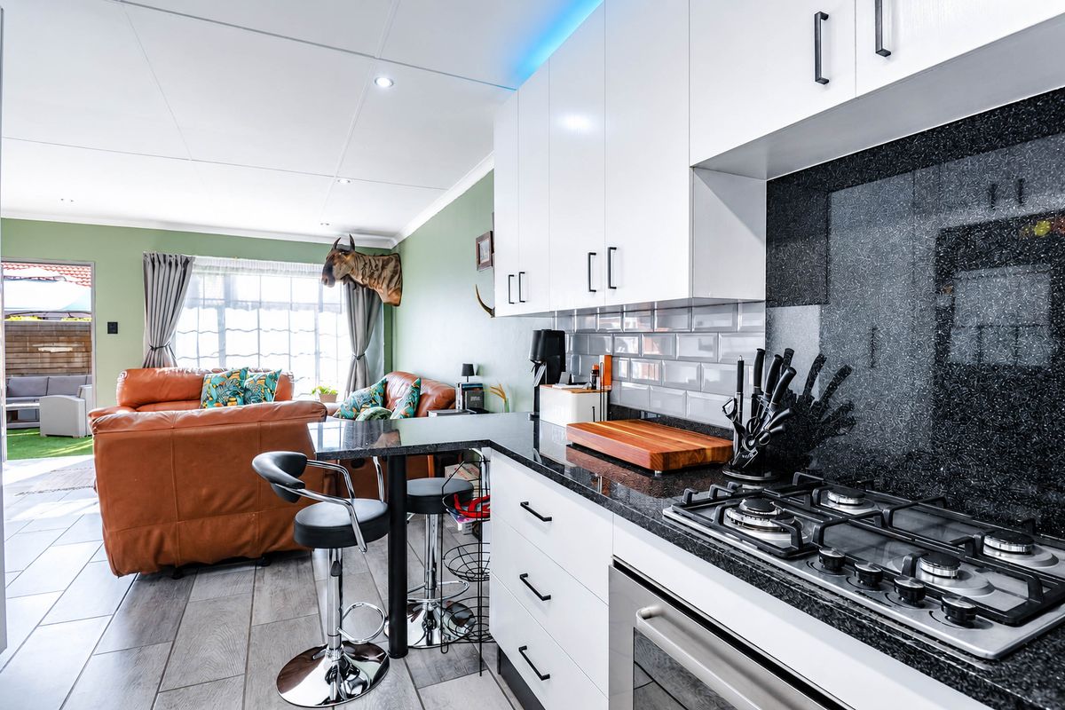 Modern 2‐Bed Townhouse — Perfect for First-Time Buyers, Investors or Small Families - Photo 4