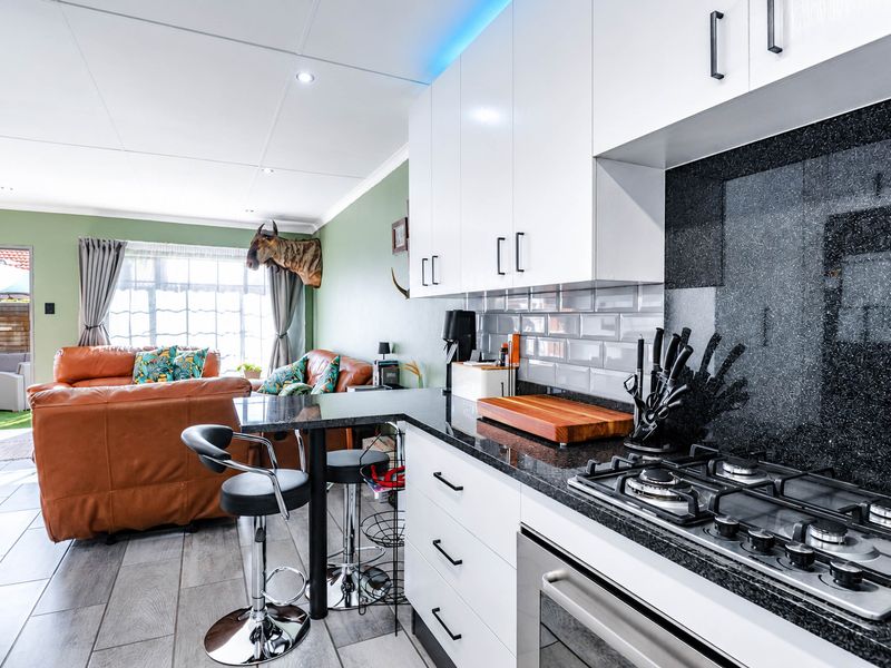 Modern 2‐Bed Townhouse — Perfect for First-Time Buyers, Investors or Small Families - Photo 4