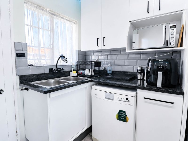 Modern 2‐Bed Townhouse — Perfect for First-Time Buyers, Investors or Small Families - Photo 7