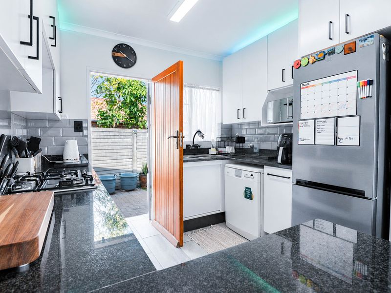 Modern 2‐Bed Townhouse — Perfect for First-Time Buyers, Investors or Small Families - Photo 6
