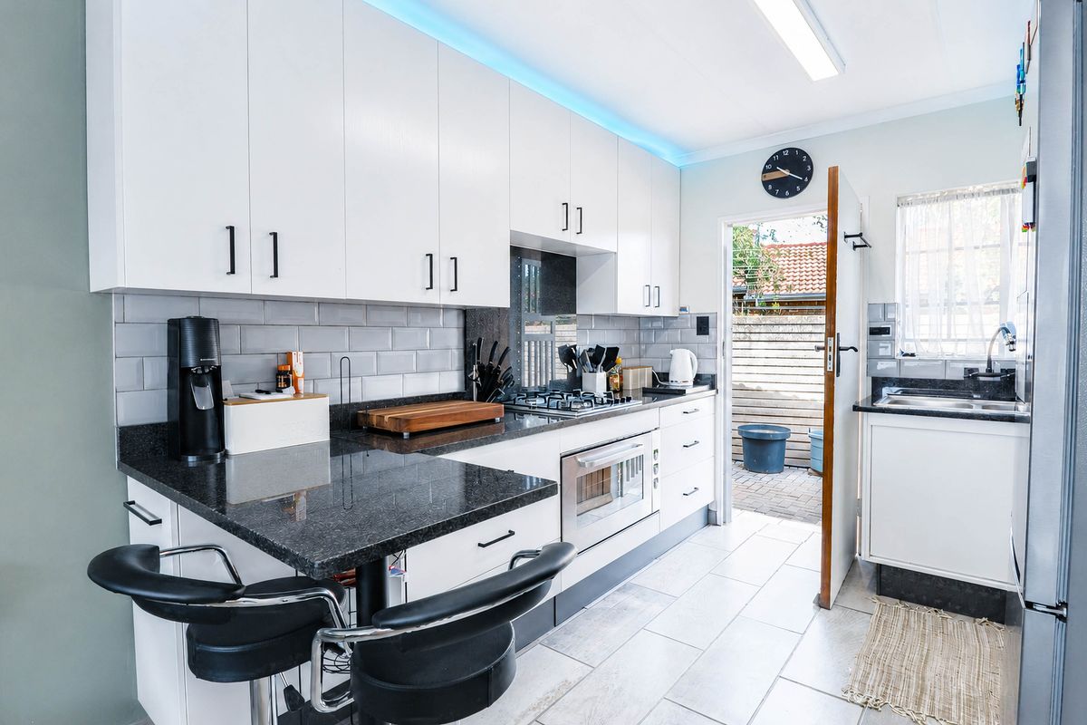 Modern 2‐Bed Townhouse — Perfect for First-Time Buyers, Investors or Small Families - Photo 5