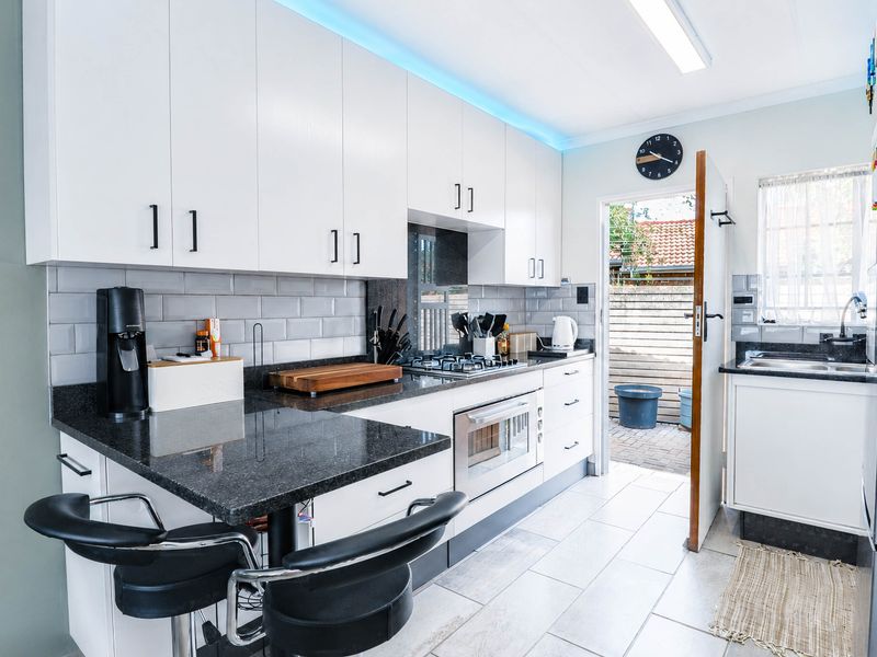 Modern 2‐Bed Townhouse — Perfect for First-Time Buyers, Investors or Small Families - Photo 5