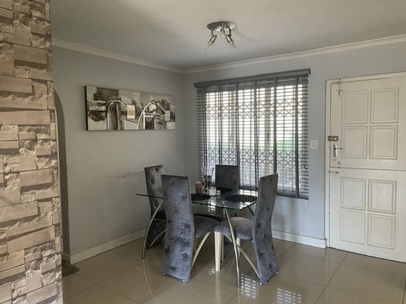 Compact 3 Bedroom Townhouse in herwood - Photo 8