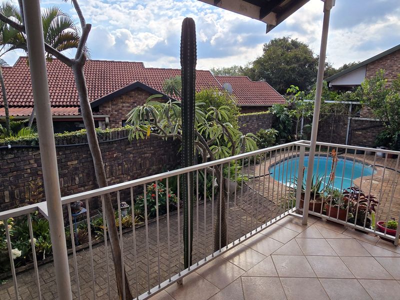 3 Bedroom, 2 Bathroom property with water tanks and solar system walking distance from schools !!!! - Photo 1
