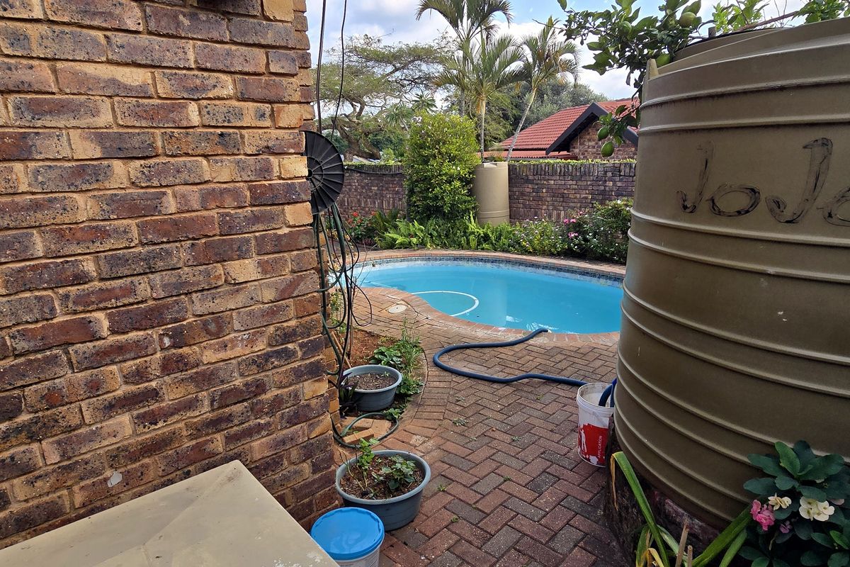 3 Bedroom, 2 Bathroom property with water tanks and solar system walking distance from schools !!!! - Photo 3