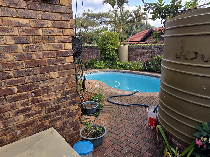 3 Bedroom, 2 Bathroom property with water tanks and solar system walking distance from schools !!!! - Photo 3