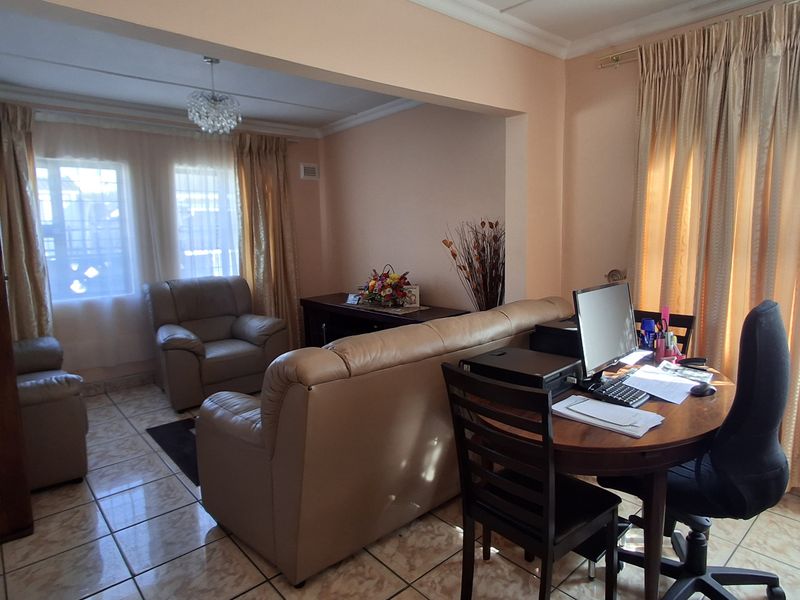 3 Bedroom House for Sale - Photo 4