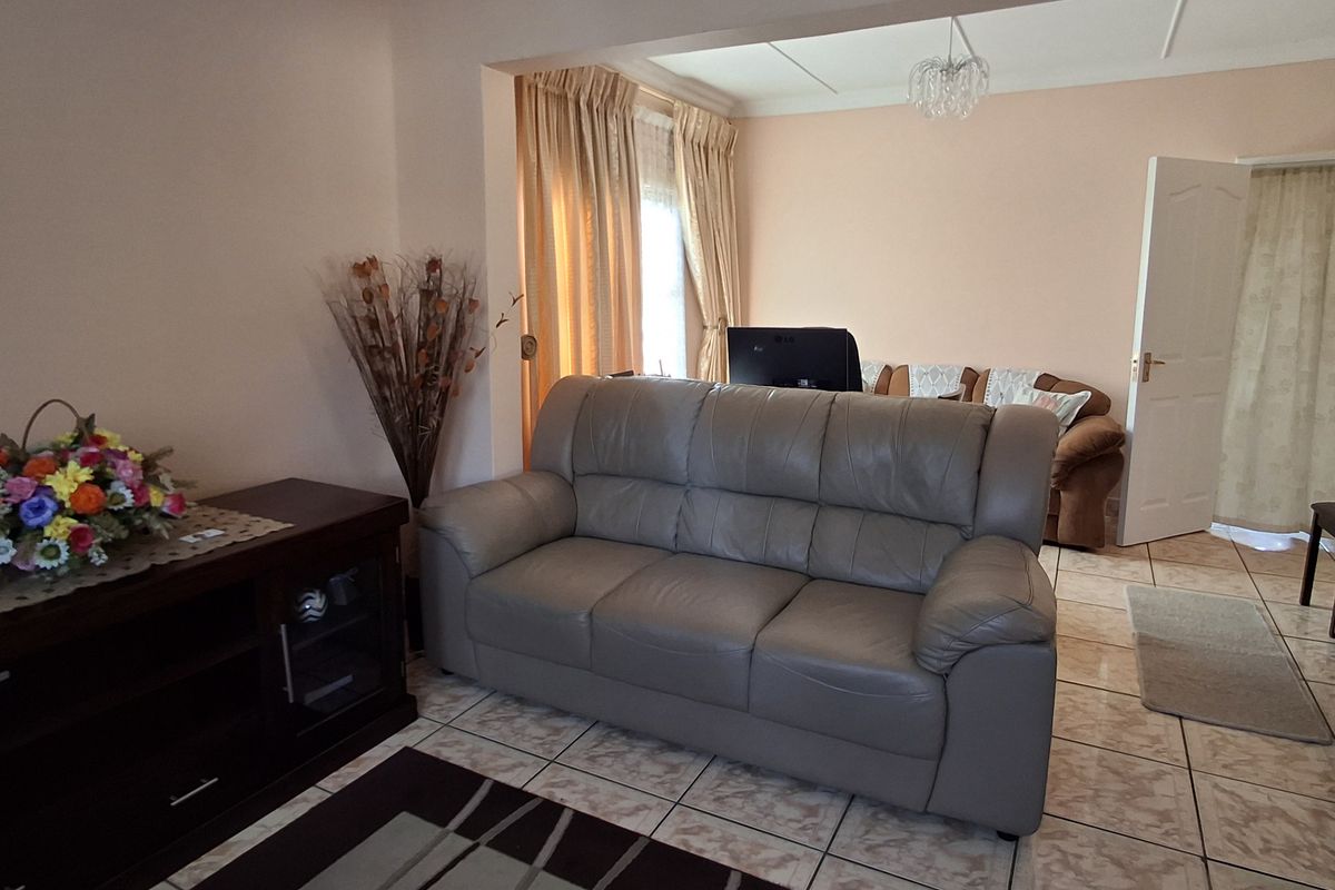 3 Bedroom House for Sale - Photo 3