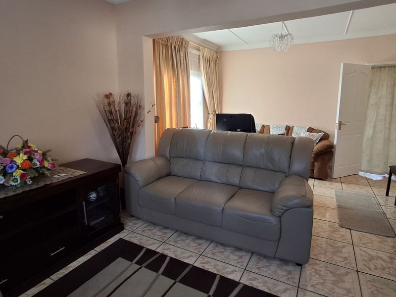 3 Bedroom House for Sale - Photo 3