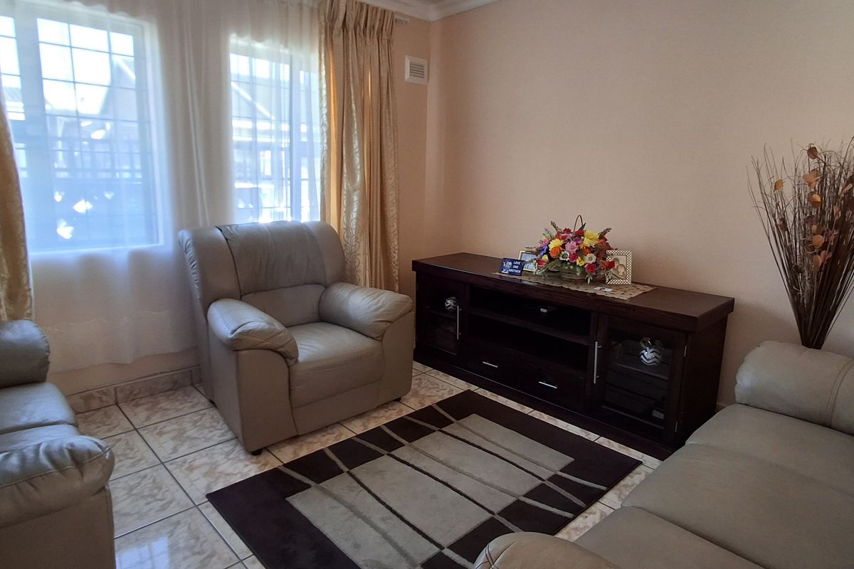 3 Bedroom House for Sale - Photo 2