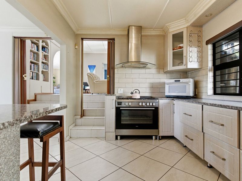 3 Bedroom Home for Sale in Widenham - Photo 6