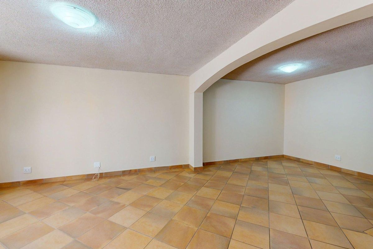 Spacious, Secure & Perfectly Positioned in the Heart of Walmer! - Photo 4