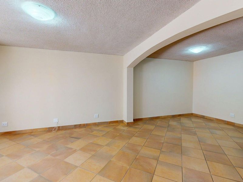 Spacious, Secure & Perfectly Positioned in the Heart of Walmer! - Photo 4
