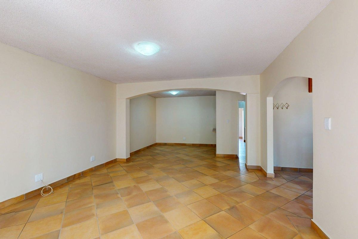 Spacious, Secure & Perfectly Positioned in the Heart of Walmer! - Photo 3