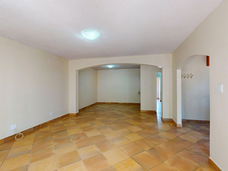Spacious, Secure & Perfectly Positioned in the Heart of Walmer! - Photo 3