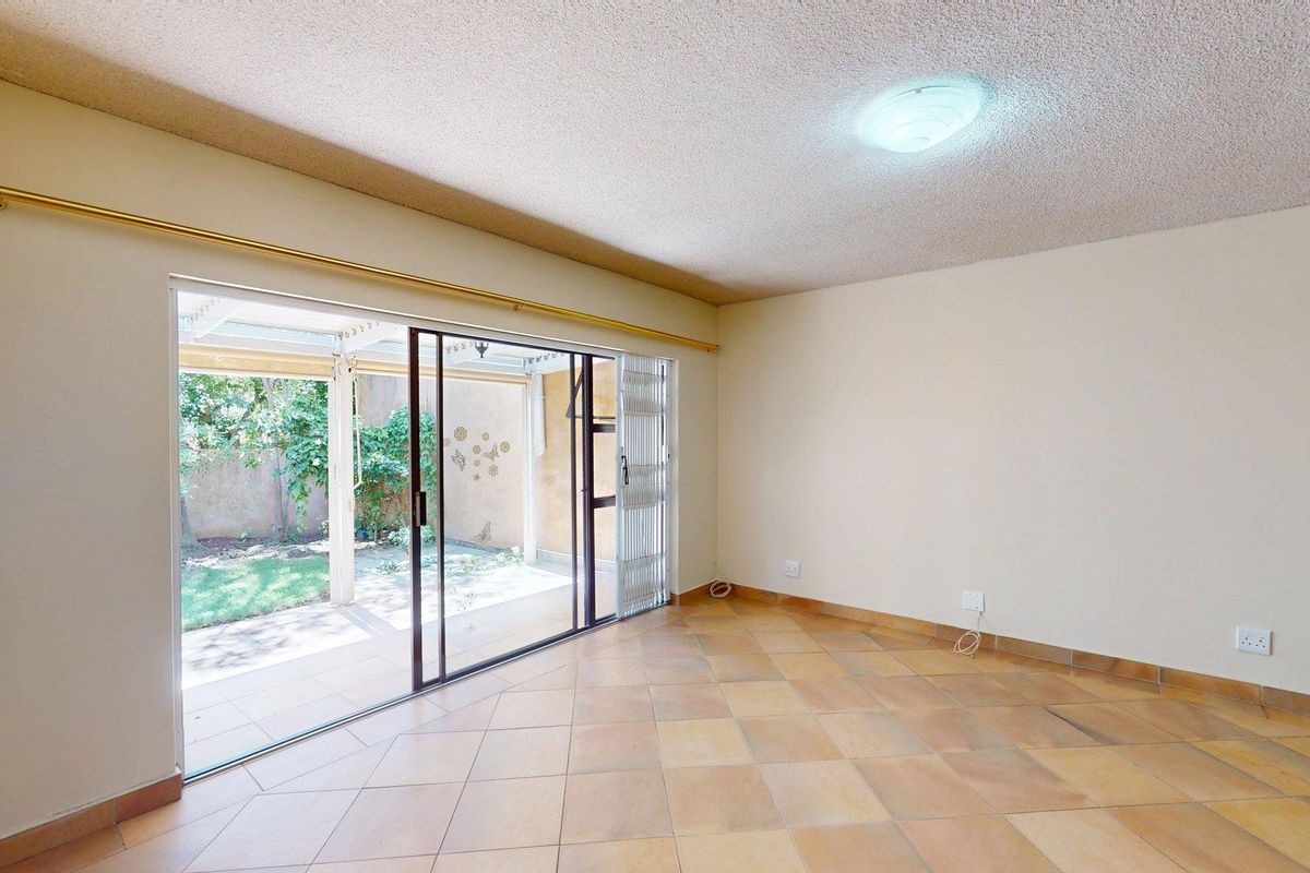 Spacious, Secure & Perfectly Positioned in the Heart of Walmer! - Photo 2