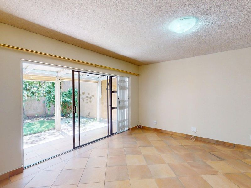 Spacious, Secure & Perfectly Positioned in the Heart of Walmer! - Photo 2