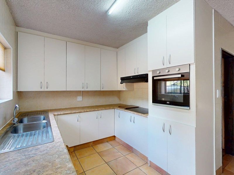 Spacious, Secure & Perfectly Positioned in the Heart of Walmer! - Photo 10