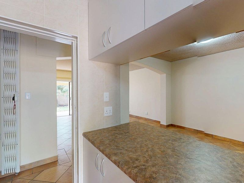 Spacious, Secure & Perfectly Positioned in the Heart of Walmer! - Photo 8