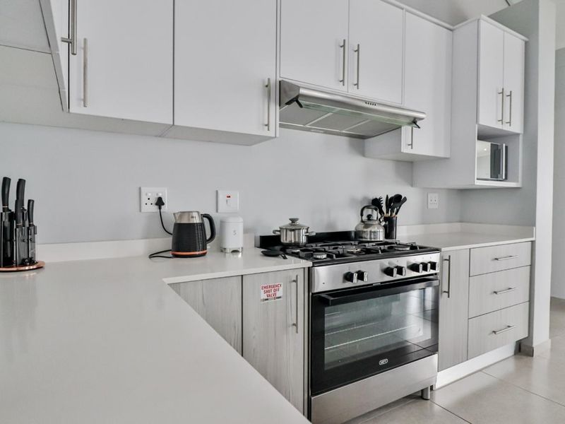 Beautifull 3 bedroom house in security estate - Photo 9