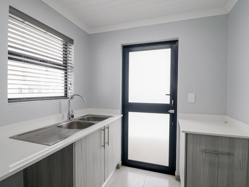 Beautifull 3 bedroom house in security estate - Photo 8
