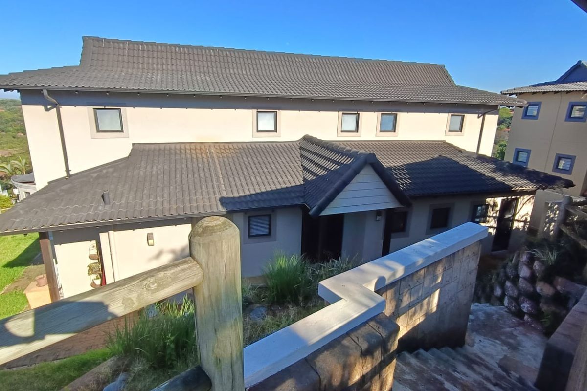 Luxurious family home in secure estate - Photo 3