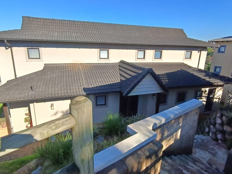 Luxurious family home in secure estate - Photo 3