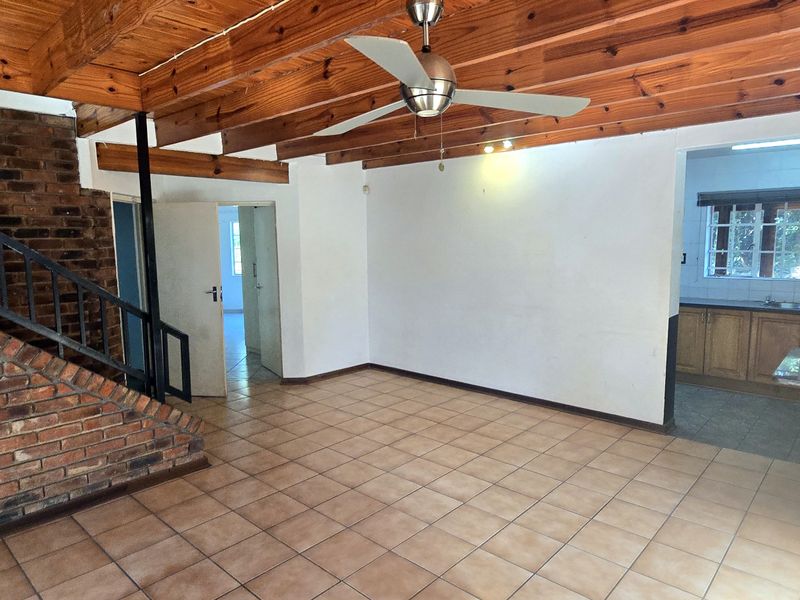 4 Bedrooms, 4.5 Bathrooms in enclosement close to shops and schools !!!!! - Photo 7